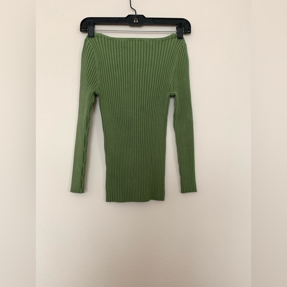 Long Sleeve Green Ribbed Top - Picture 9 of 16